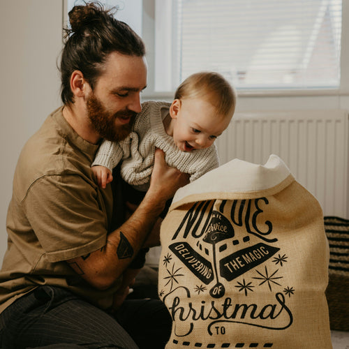 Article-Holiday-Season-2025-2-christmas-with-a-baby-1_0fea49c4-bece-4305-8e95-e97766602b15 - Mustela España - 1