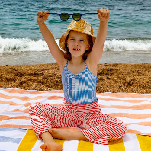 Cómo proteger los ojos del sol en bebés y niños sin complicarte - Mustela España - 1