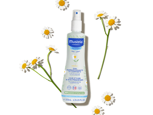 Bote de 200ml de agua para peinar refrescante con camomila bio de Mustela, ideal para cabello infantil - Mustela España - 4