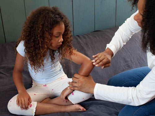 El bálsamo universal certificado BIO se puede usar para nutrir y reparar las zonas secas del cuerpo del niño - Mustela España - 8