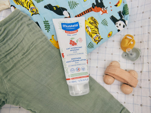Bote-leche-hidratante-con-schisandra-bio - Mustela España - 1