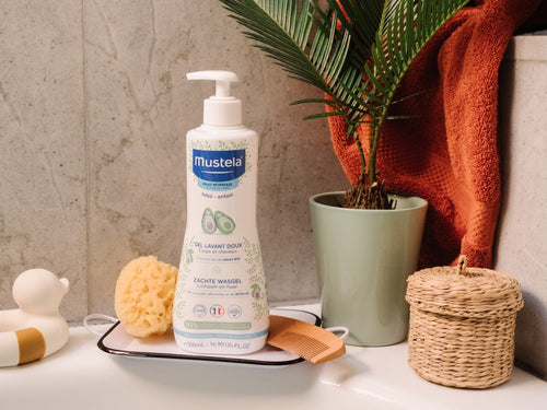 El gel de ducha suave de Mustela en tu baño listo para ser usado por toda la familia, gracias a su fórmula con aguacate bio - Mustela España - 8